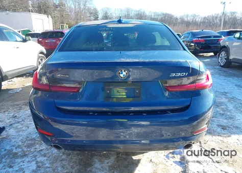 2021 BMW 330I xDrive z USA, uszkodzony, nr VIN 3MW5R7J03M8C02195